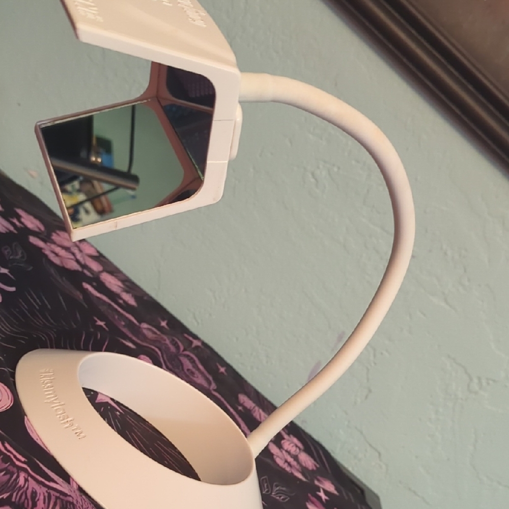 Adjustable White Eyelash Mirror with  Magnetic Stand